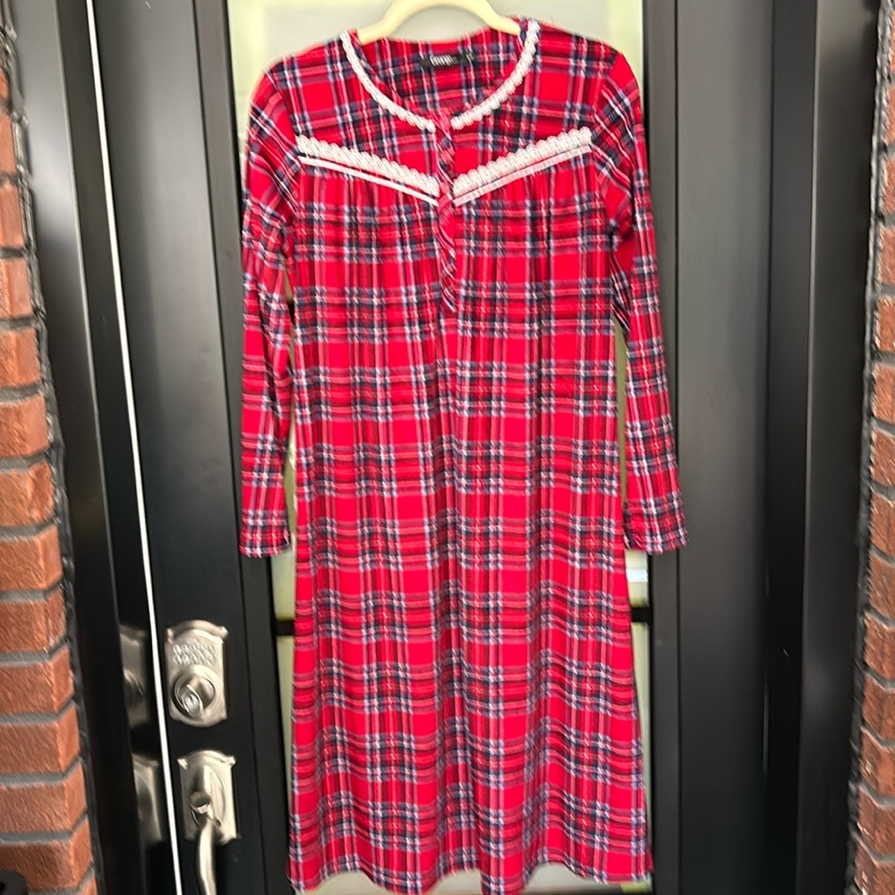 Grandma Core Fleecy nightgown